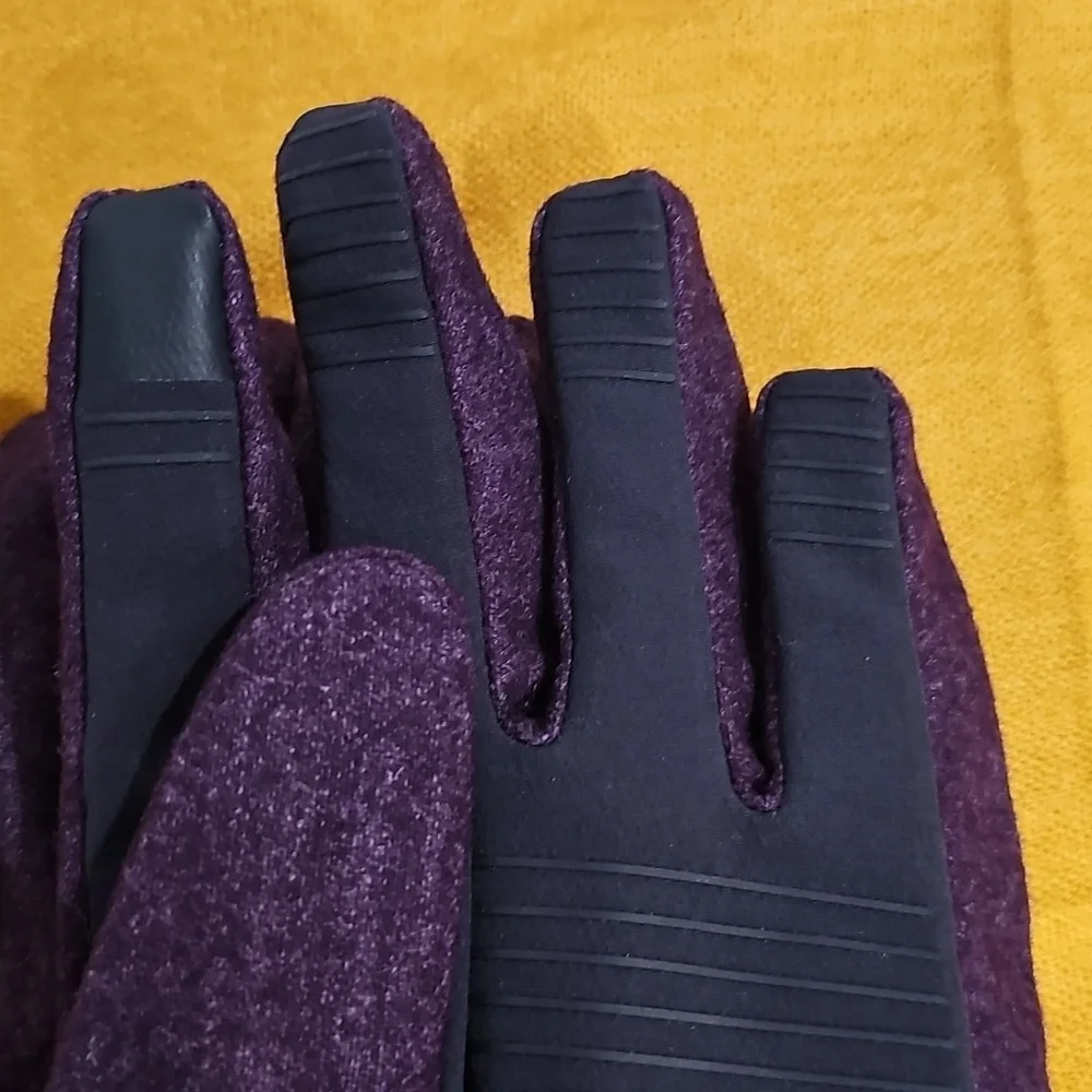 Lululemon City Keeper Purple/Black Fleece Wool Blend Gloves L/XL NWT MSRP $78